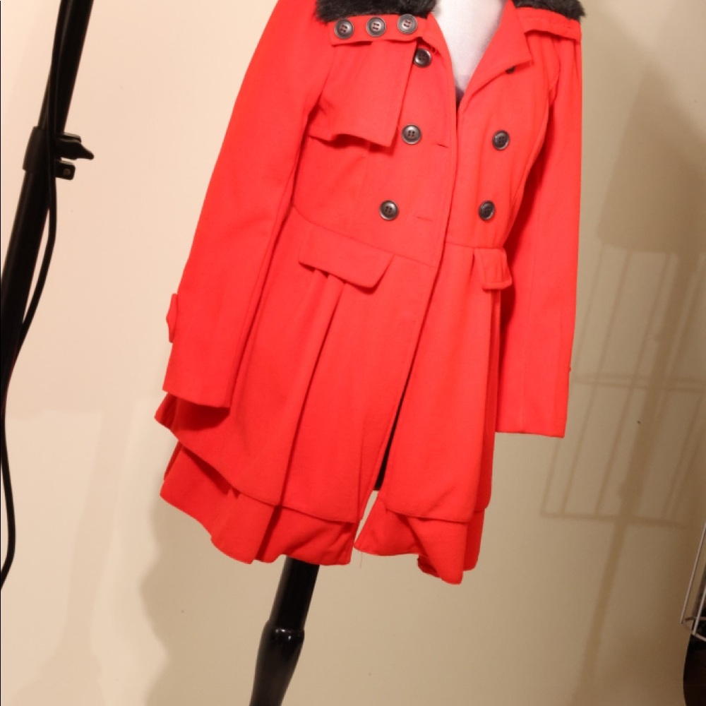 Red coat - Picture 4 of 7